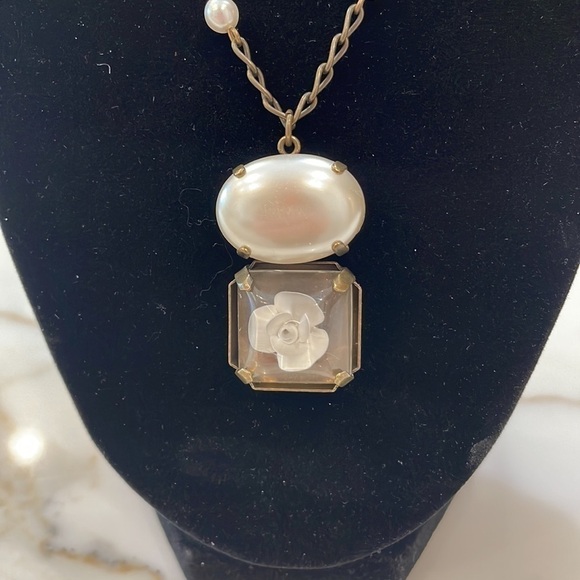 Vintage Babylon’s Paris Pearl/Acrylic Flower Necklace—Stunning! Rare! EUC!! - Picture 3 of 8